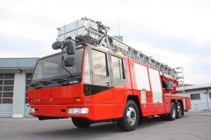 01 はしご車（左前方）