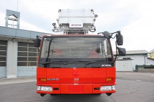 02 はしご車（全面）